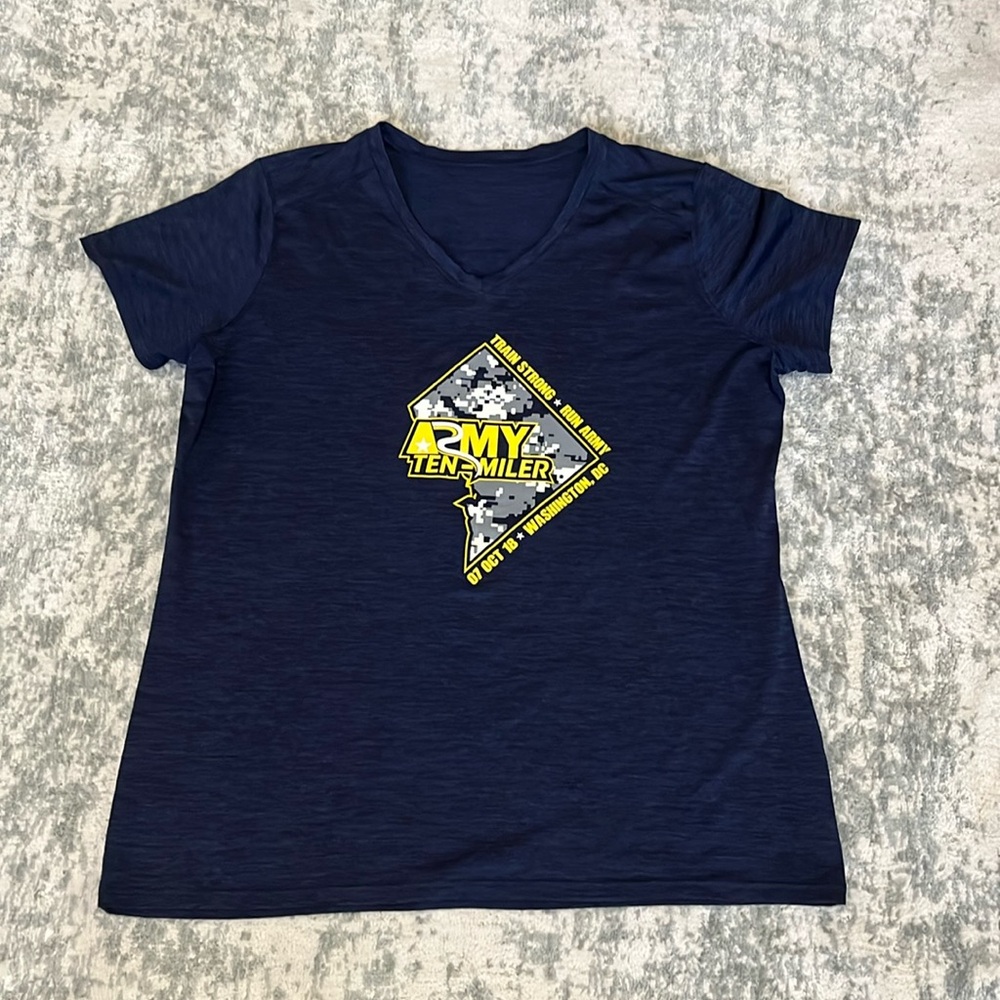 Army 10 Miler 2018, Dri-Fit t-shirt, women’s L, v-neck